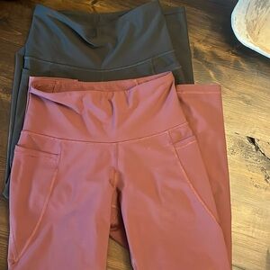 2 pair of Old Navy Leggings with phone pocket